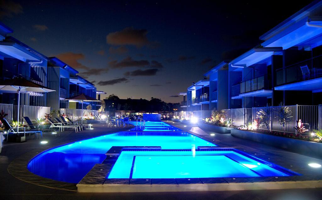 Ramada By Wyndham Харві-Бей Зручності фото The pool at the Blue Sky Inn