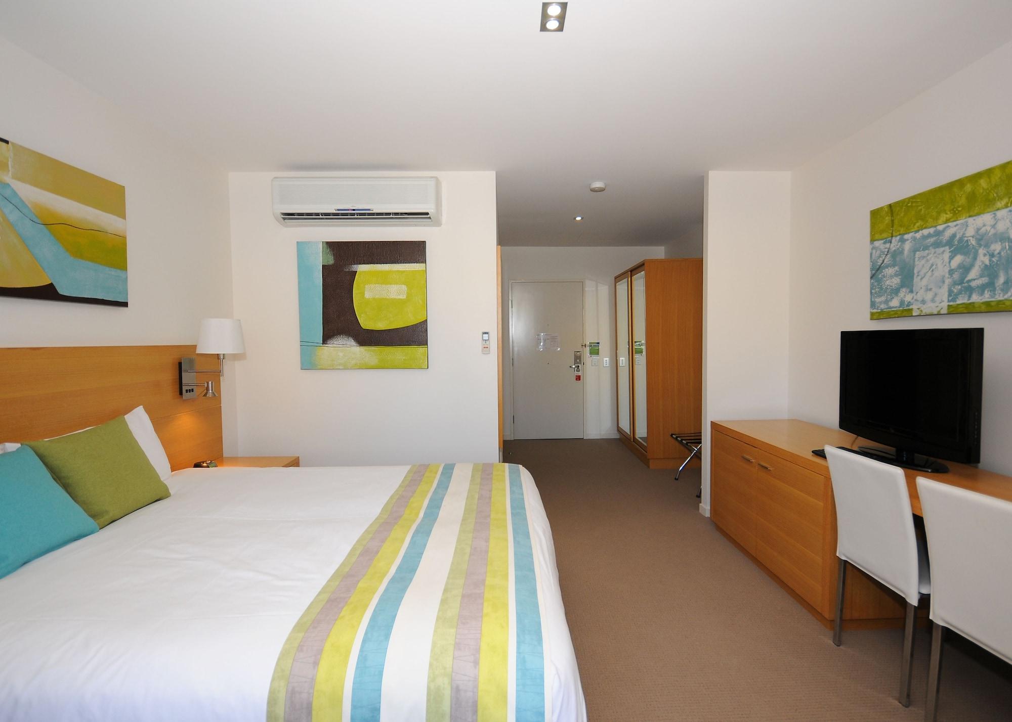 Ramada By Wyndham Харві-Бей Номер фото A typical bedroom at the University of Bath