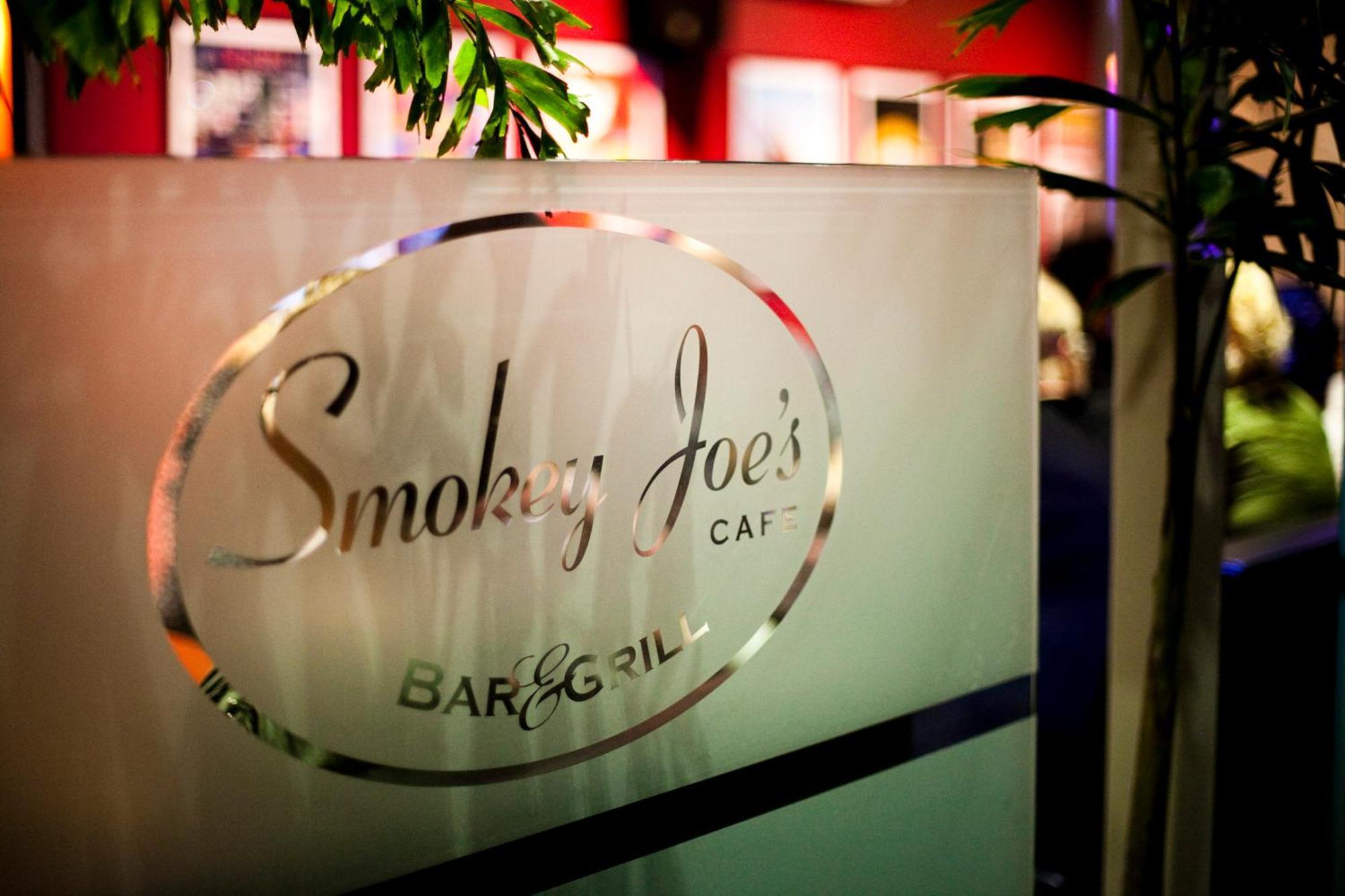 Ramada By Wyndham Харві-Бей Екстер'єр фото Smokey Joe's
