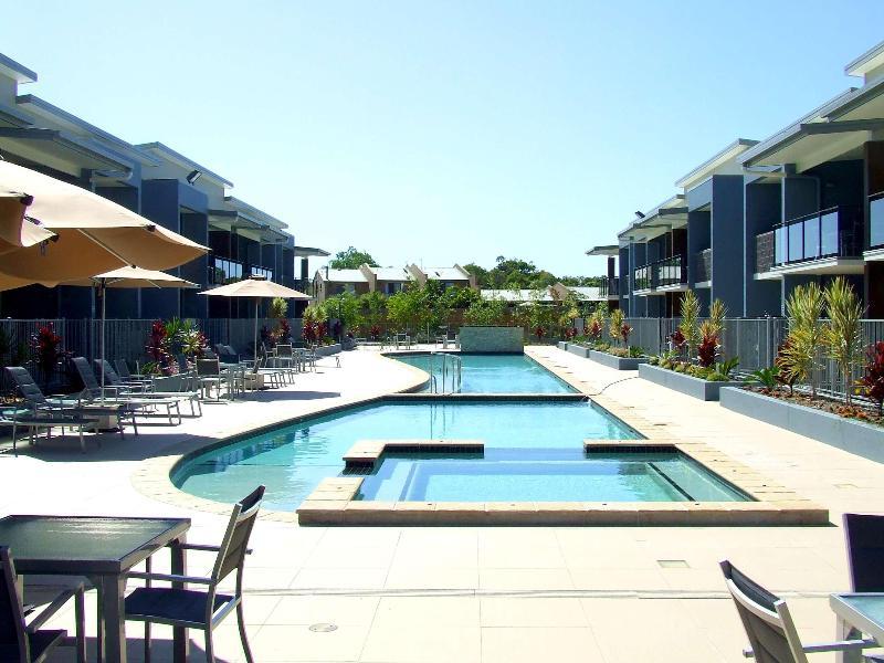Ramada By Wyndham Харві-Бей Екстер'єр фото The pool at the Mantra on Saltwater Island