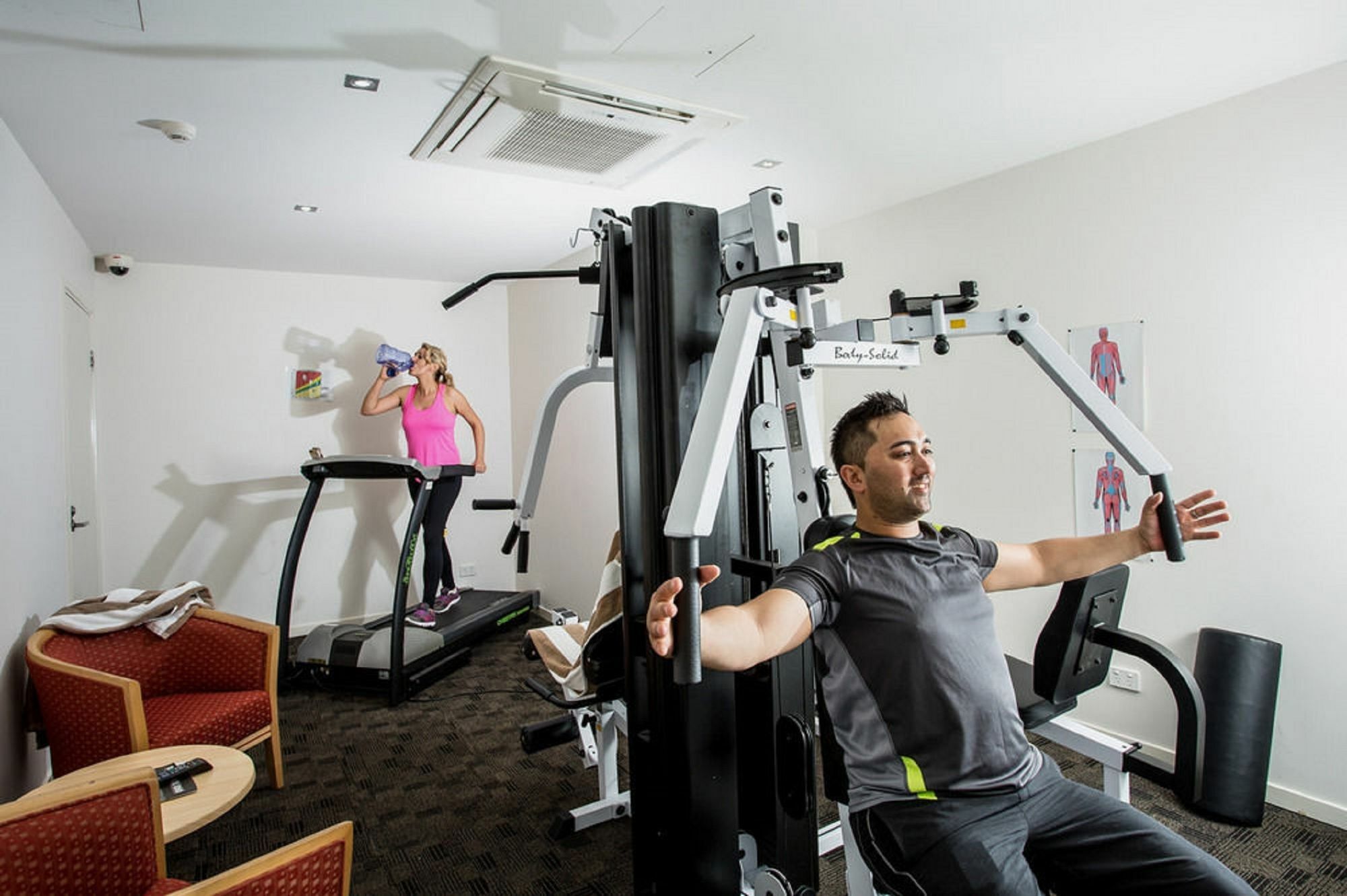 Ramada By Wyndham Харві-Бей Екстер'єр фото The gym at the hotel