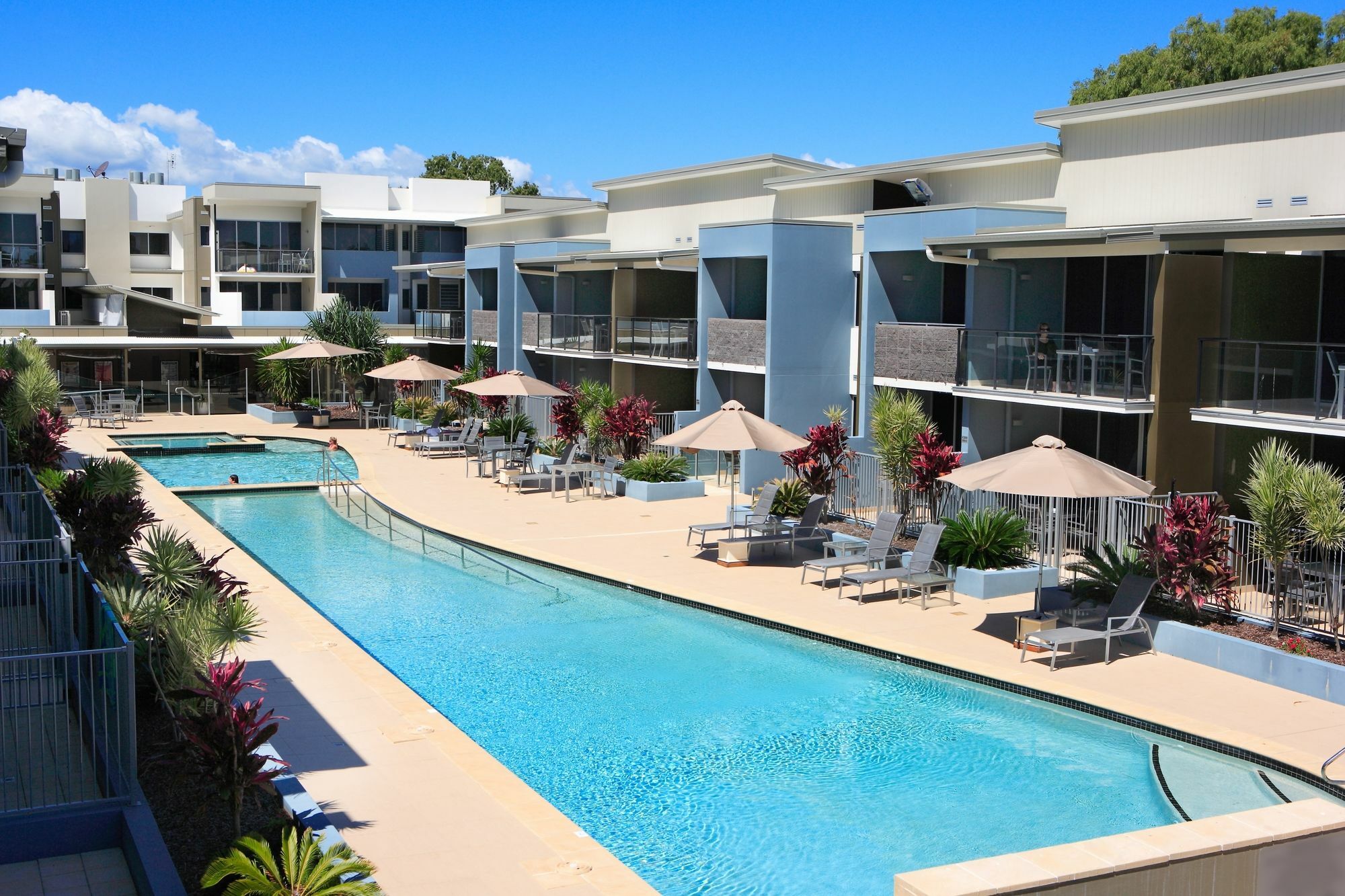 Ramada By Wyndham Харві-Бей Екстер'єр фото The pool at the Mantra on Saltwater Island