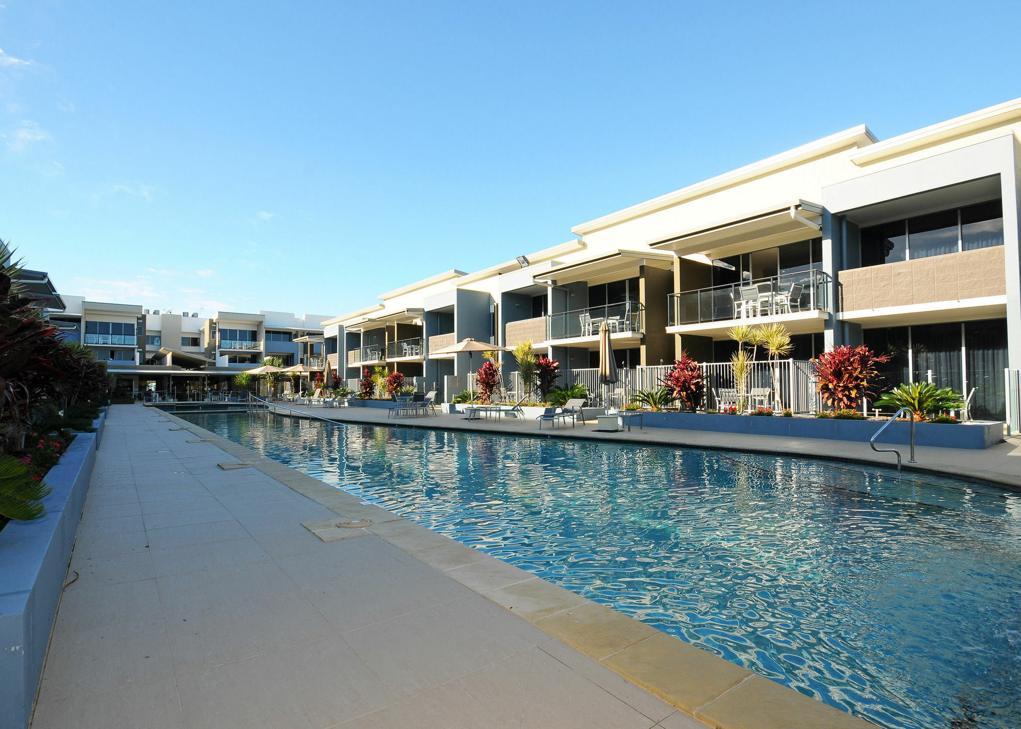 Ramada By Wyndham Харві-Бей Екстер'єр фото The pool at the Mantra on Saltwater Island